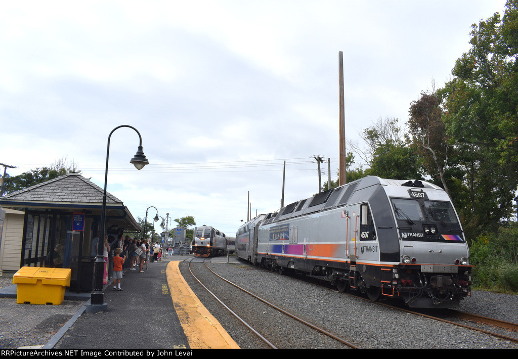 ALP-45DP # 4507 pushes Train # 4725 out of the station while PL42AC # 4024 crosses Osbourne Ave Xing and approaches Bay Head Station 